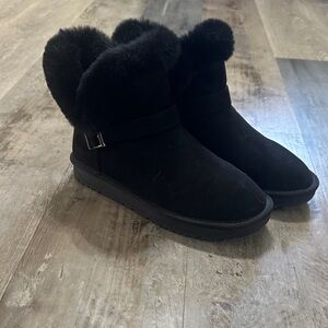 Elegant Black Fur-Lined Winter Boots